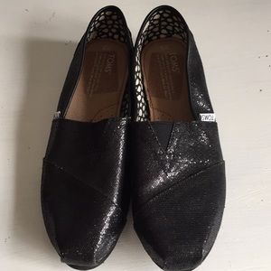 Toms black shoe